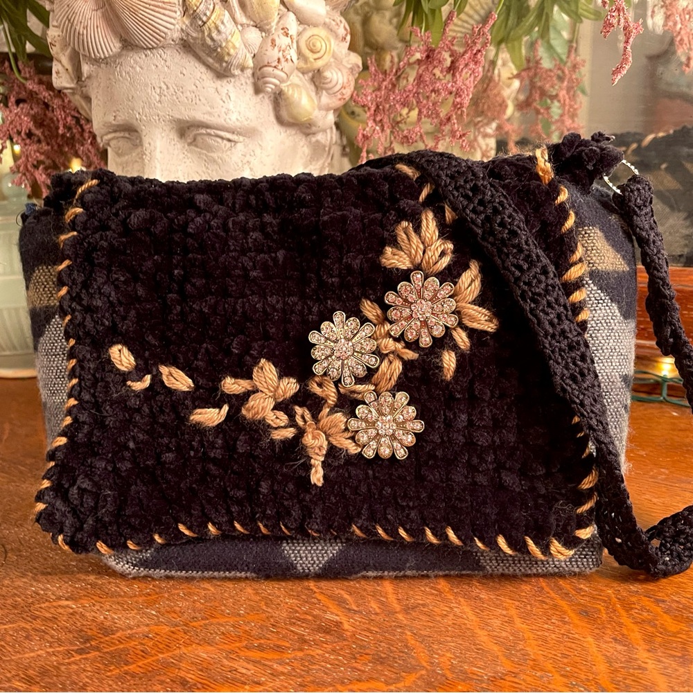 BJB211 YELLOWSTONE INSPIRED HANG BAGS